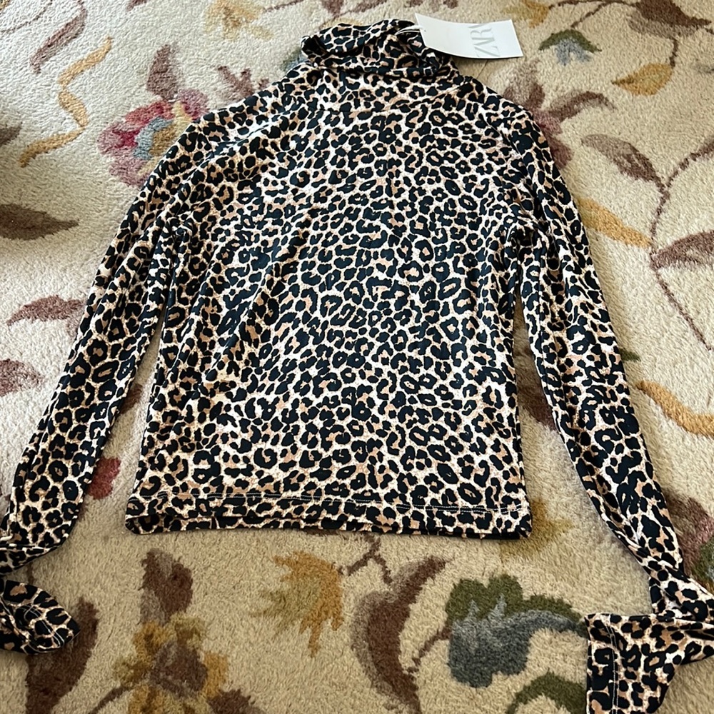 Zara long sleeve cheetah turtleneck (size S) **NEW WITH TAG